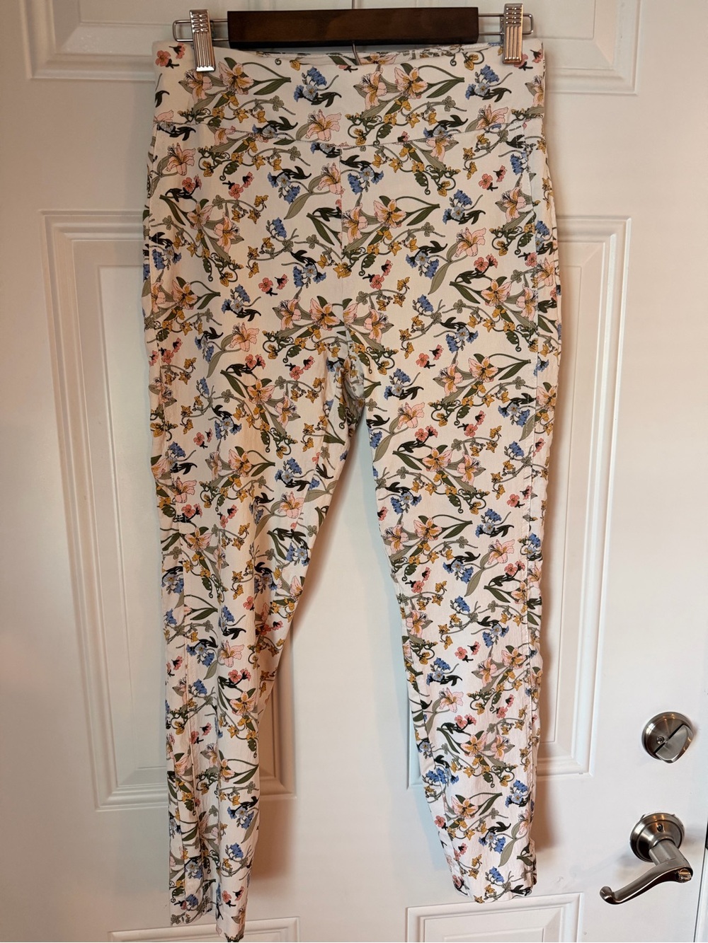 New York & Company Cream Floral & Blue Bird Jeggings
